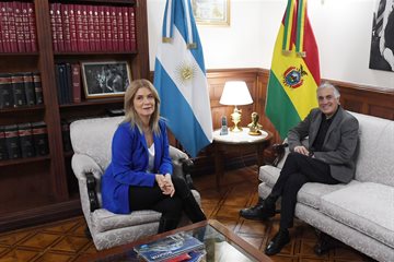 Verónica Magario recibió al embajador de Bolivia