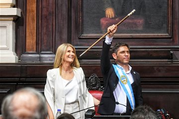 Axel Kicillof y Verónica Magario juraron ante la Asamblea Legislativa