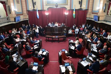 El Senado bonaerense declaró personalidad destacada a Taty Almeida y definió nuevas autoridades