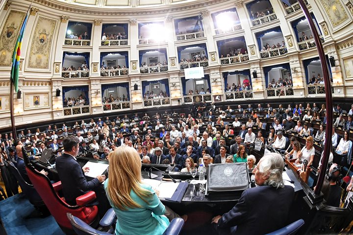 Verónica Magario acompañó a Axel Kicillof en la apertura de sesiones ordinarias